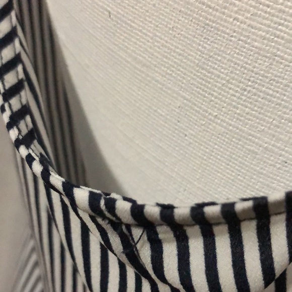 Karl Lagerfeld Paris Sleeveless Blouse-Sz M-Navy & White-EUC - Picture 9 of 16